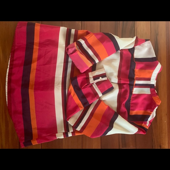 Beautiful multi colored blouse in Medium - Picture 14 of 16